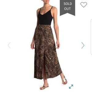 ⚡HP ⚡Midi Leopard Print Skirt